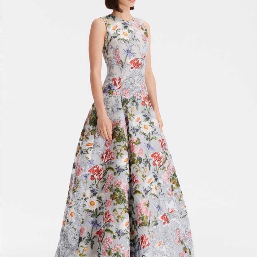 OSCAR DE LA RENTA
Unfinished Floral Fil-coupé Gown In Light Blue Mult